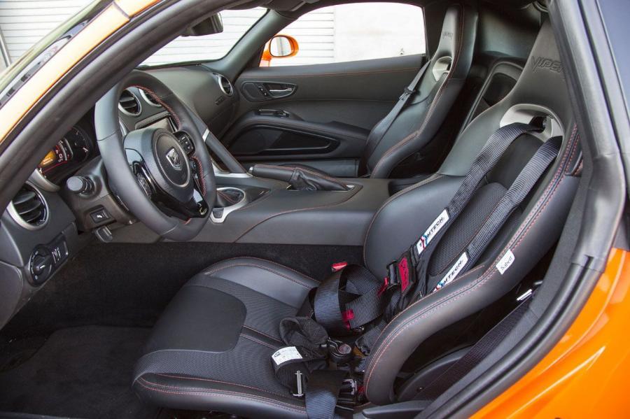 Интерьер SRT Viper TA 2013 года  (фото 70 из 86)